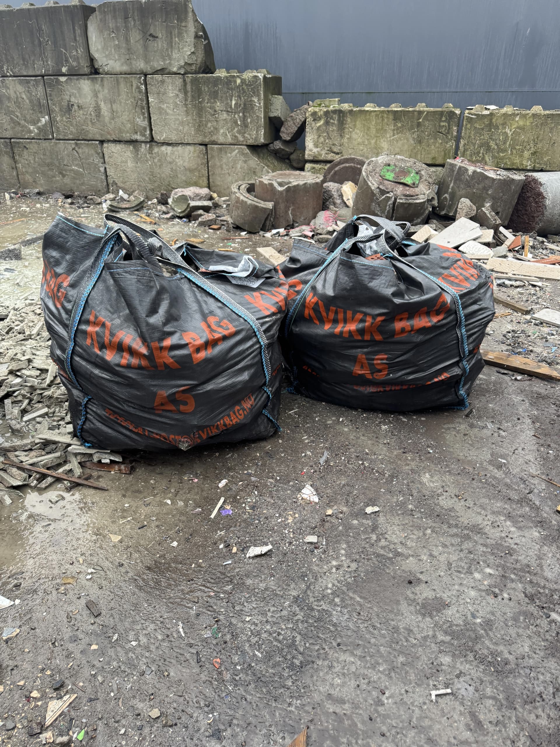 Sortert bygge og riveavfall fra KvikkBag avfallssekker leveres til gjenvinning i Sandefjord. Vi tilbyr big bags og avfallssekker for miljøvennlig avfallshåndtering